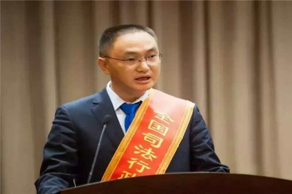 在全國司法行政系統(tǒng)先進(jìn)集體先進(jìn)工作者和勞動模范表彰會議上發(fā)言.jpg