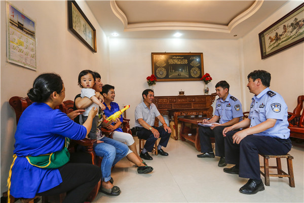 社區(qū)走訪.jpg 社區(qū)走訪.jpg