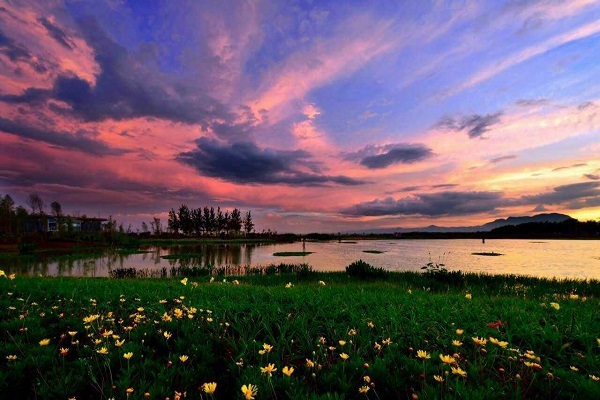 2 惟有門前滇池水，春風(fēng)不改舊時波.jpg