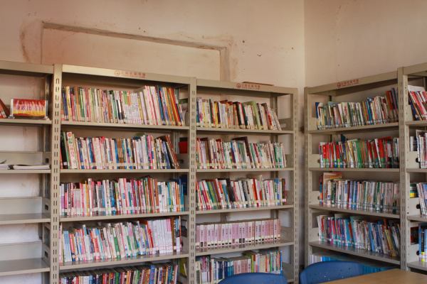 11文山市德厚鎮樂西村廉政文化進農村,像這樣的書屋現在遍布全州鄉鎮村村鎮鎮,方便干部群眾借閱學習,吸取知識道德營養.jpg 11文山市德厚鎮樂西村廉政文化進農村,像這樣的書屋現在遍布全州鄉鎮村村鎮鎮,方便干部群眾借閱學習,吸取知識道德營養.jpg