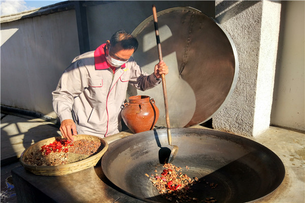 11.炒五香料.jpg 11.炒五香料.jpg