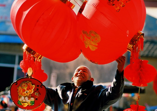 瀘西《火紅的日子》作者:段凱-_副本.jpg 瀘西《火紅的日子》作者:段凱-_副本.jpg