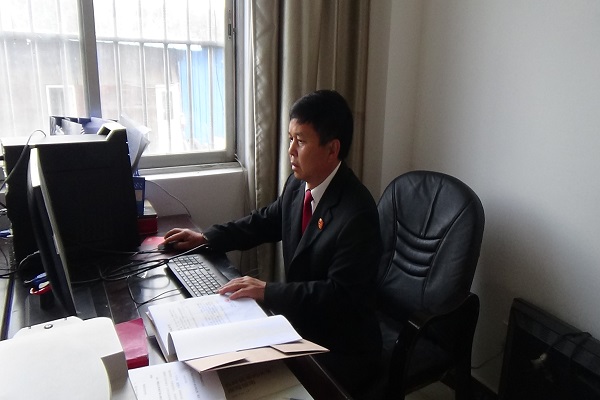 工作中的釧祚能 (2).jpg 工作中的釧祚能 (2).jpg