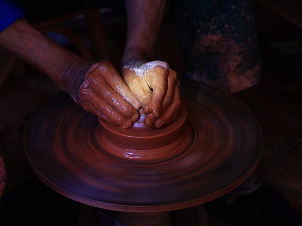 圖13:拉坯“老手”_副本.jpg 圖13:拉坯“老手”_副本.jpg