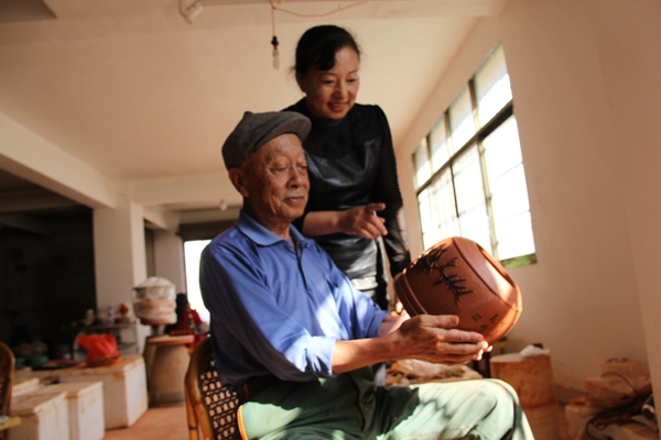 圖7:仔細端詳_副本.jpg 圖7:仔細端詳_副本.jpg