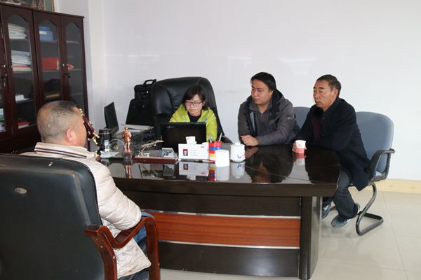 轉隸人員與縣紀委“大融合”開展案件調查工作_副本.jpg 轉隸人員與縣紀委“大融合”開展案件調查工作_副本.jpg