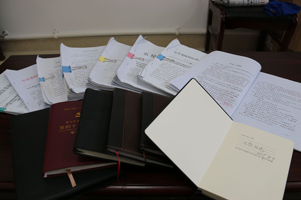 圖為鄧洪明學習資料和筆記的一部分_副本.jpg 圖為鄧洪明學習資料和筆記的一部分_副本.jpg