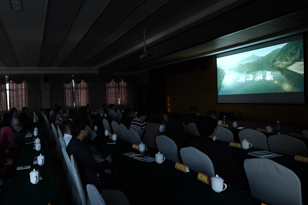 （600X400）圖2：會前觀影.jpg