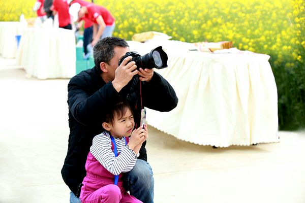 1.關愛在左 陪伴在右_副本.jpg 1.關愛在左 陪伴在右_副本.jpg