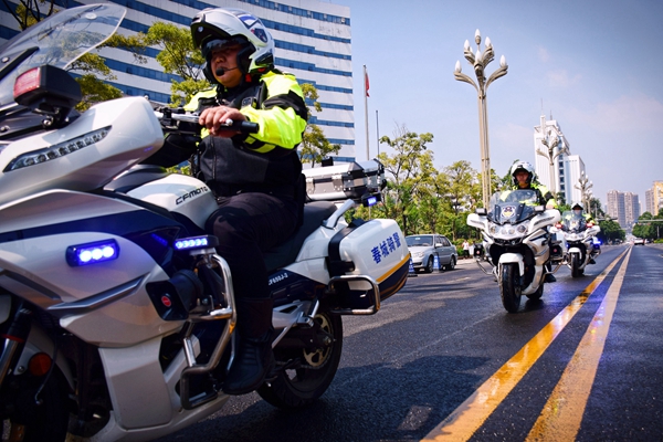 昆明西山.jpg 昆明西山.jpg