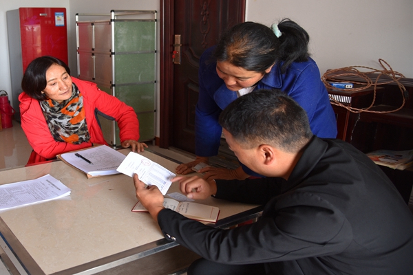 8.入戶核實農(nóng)危改資金落實情況_副本.jpg 8.入戶核實農(nóng)危改資金落實情況_副本.jpg