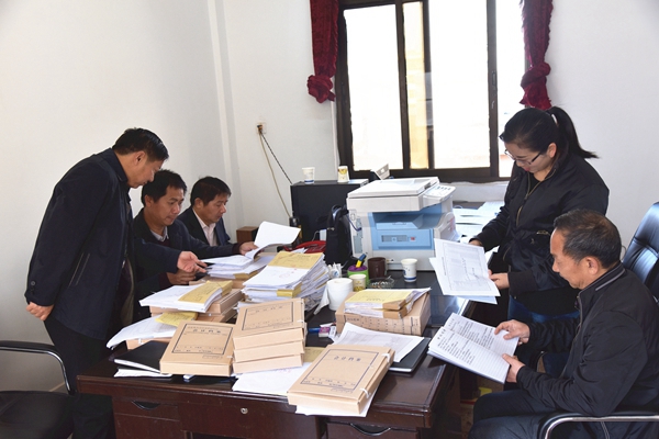 5.查閱相關(guān)項目檔案_副本.jpg 5.查閱相關(guān)項目檔案_副本.jpg