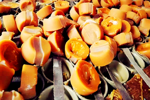 取糖:一按一拉“紅糖起”,顆顆色澤“亮晶晶”。9.jpg 取糖:一按一拉“紅糖起”,顆顆色澤“亮晶晶”。9.jpg