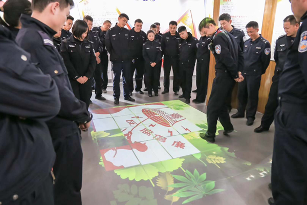 互動(dòng)體驗(yàn)筑牢“防腐墻”,廉政教育打好“預(yù)防針”。巧家.png 互動(dòng)體驗(yàn)筑牢“防腐墻”,廉政教育打好“預(yù)防針”。巧家.png