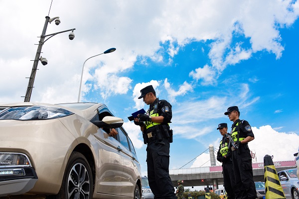 曲靖會澤:青春在崗哨閃光(羅國慶 攝).jpg