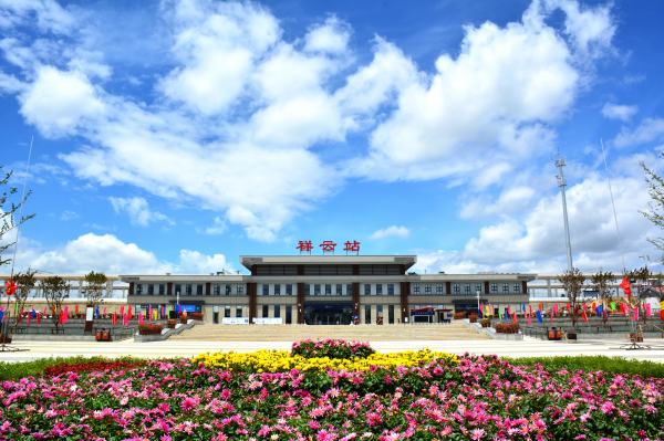 3、白云升遠岫,搖曳入晴空。(徐翔 攝)_副本.png 3、白云升遠岫,搖曳入晴空。(徐翔 攝)_副本.png