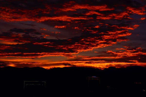 10、雨歇晚霞明,風調夜景清。(羅鵬 攝).jpg 10、雨歇晚霞明,風調夜景清。(羅鵬 攝).jpg