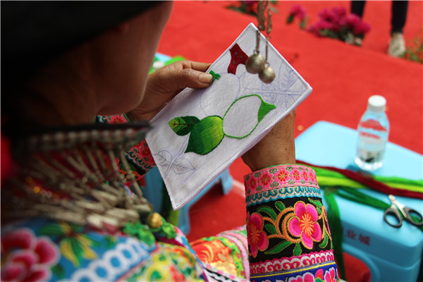 核桃刺繡（李燦美 攝）_副本.jpg