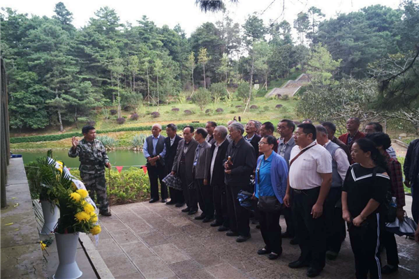 4、【紀(jì)檢人?鏡頭】緬懷先烈 銘記歷史  黃定東 攝.png