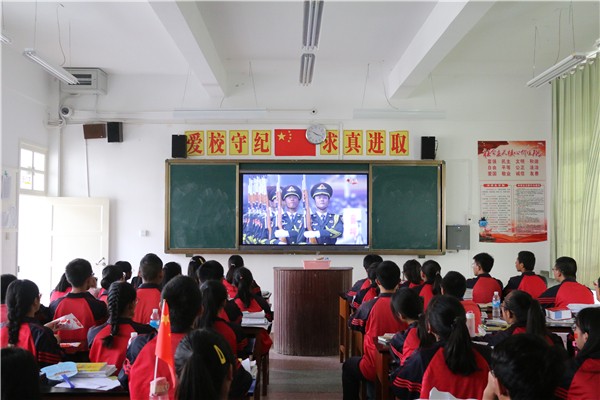 6、【紀(jì)檢人?鏡頭】緬懷先烈 銘記歷史  李琳 攝.jpg