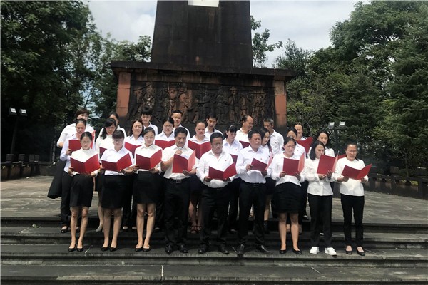 7、【紀(jì)檢人?鏡頭】緬懷先烈 銘記歷史 趙建青 攝.jpg