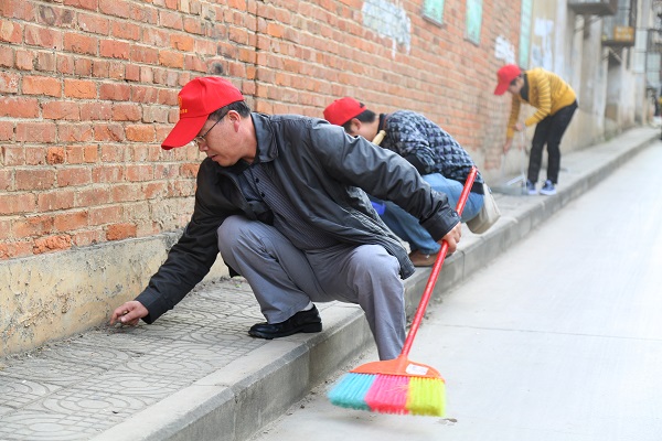 蒙自 《一絲不茍》(李磊 攝 ).jpg 蒙自 《一絲不茍》(李磊 攝 ).jpg