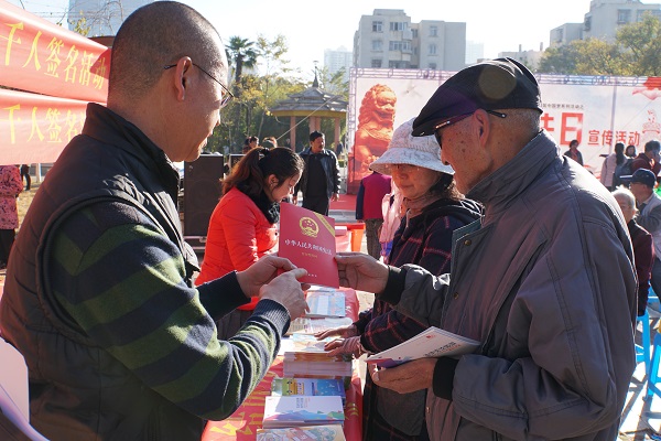 昆明西山.jpg 昆明西山.jpg