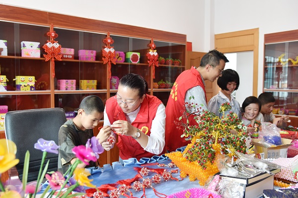 【紀檢人?鏡頭】國際志愿人員日+云南省宣威市紀委監(jiān)委.jpg 【紀檢人?鏡頭】國際志愿人員日+云南省宣威市紀委監(jiān)委.jpg