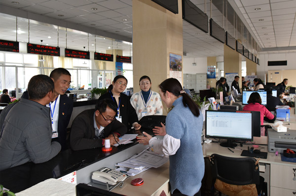 8政務服務中心_副本.jpg 8政務服務中心_副本.jpg