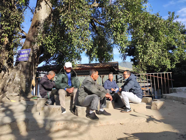 【紀(jì)檢人?鏡頭】田間地頭接力不斷傾聽(tīng)民意