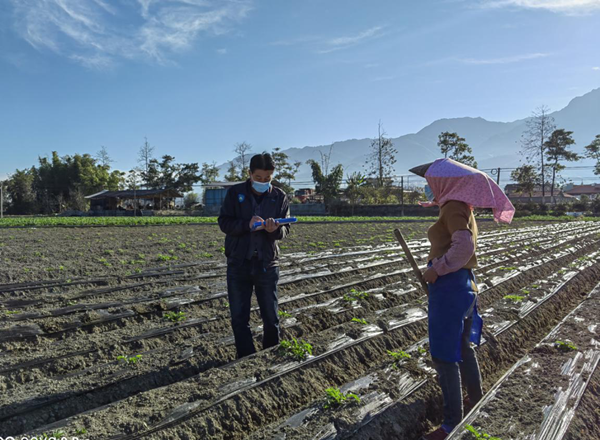 【紀(jì)檢人?鏡頭】田間地頭接力不斷傾聽(tīng)民意